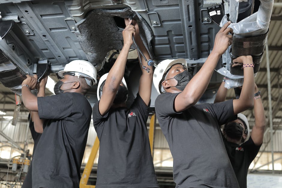 Wie lange dauert die Ausbildung zum KFZ Mechaniker? Alles was du wissen